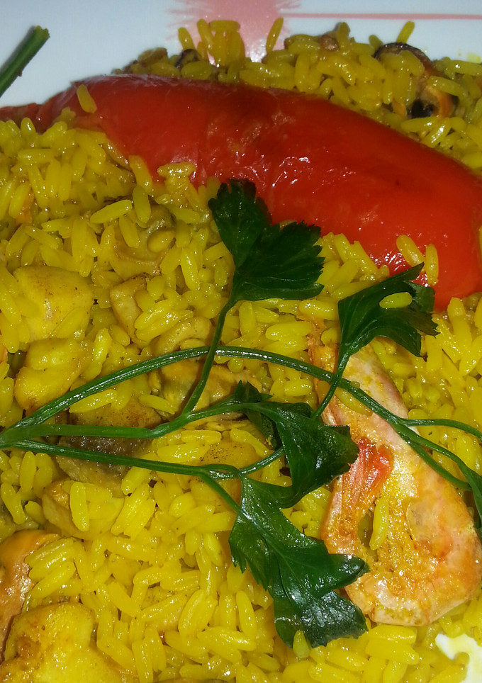 Una foto de Paella de pescado