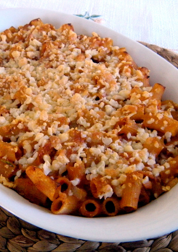 Una foto de Macarrones con atún gratinados