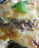 Tarta quebrada rellena de carne de cerdo
