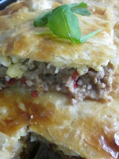 Foto principal de Tarta quebrada rellena de carne de cerdo