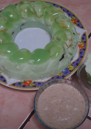 Una foto de Postre de Piña y limón con salsa al Ron