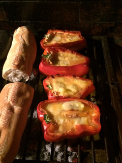 Una foto de Morrones rellenos a la parrilla