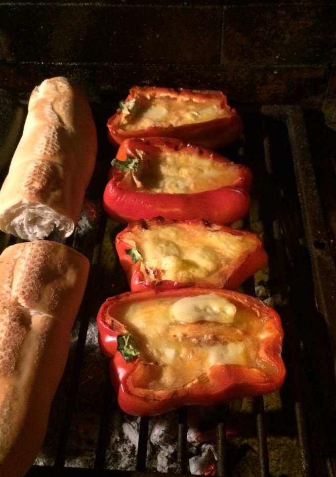 Una foto de Morrones rellenos a la parrilla