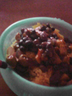 Una foto de Arroz con salchichas y habichuelas