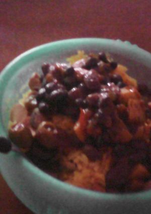 Una foto de Arroz con salchichas y habichuelas