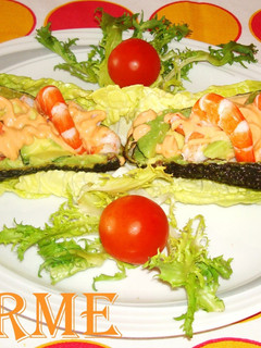 Una foto de Aguacates rellenos de langostinos