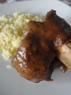 Una foto de Codillos con salsa de Oporto