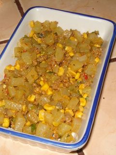 Una foto de Picadillo de chayote con carne molida y maiz dulce