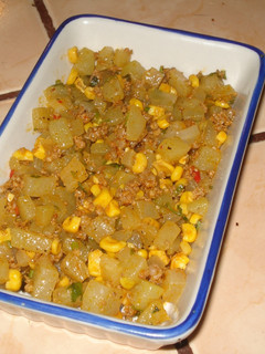 Una foto de Picadillo de chayote con carne molida y maiz dulce