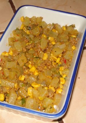 Una foto de Picadillo de chayote con carne molida y maiz dulce