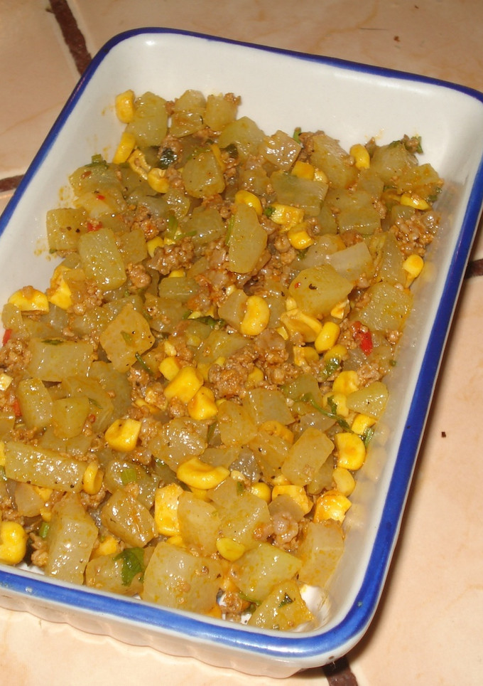 Una foto de Picadillo de chayote con carne molida y maiz dulce