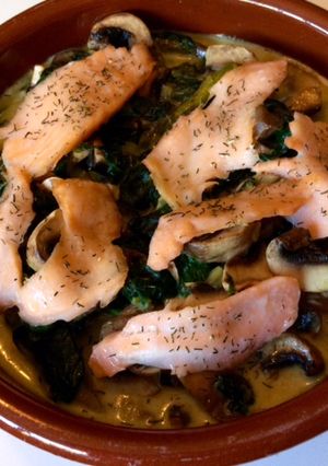 Una foto de Espinacas a la crema con salmón ahumado