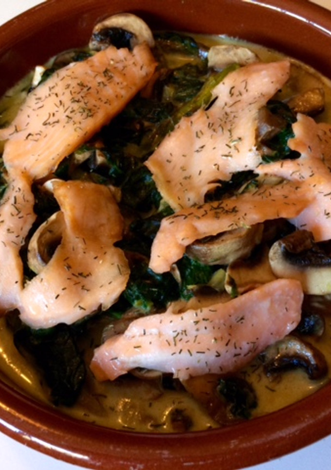Una foto de Espinacas a la crema con salmón ahumado