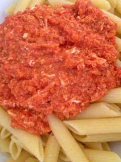 Foto principal de Macarrones con huevo con tomate y chorizo