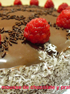 Una foto de Tarta mousse de chocolate y praliné al café