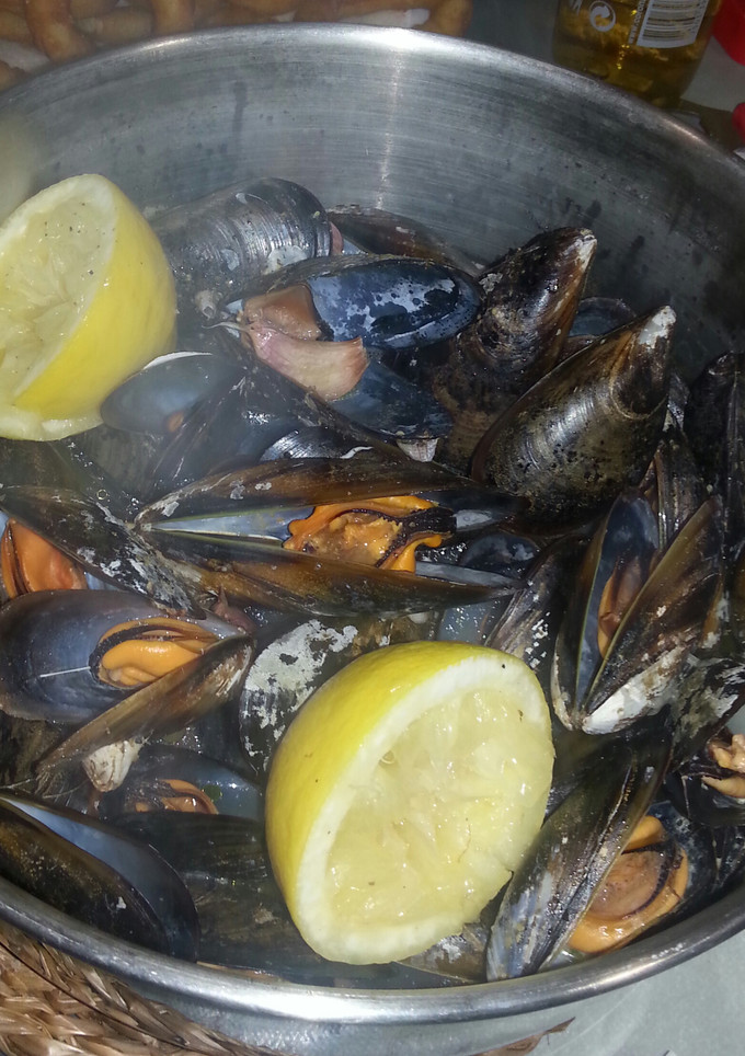 Una foto de Mejillones con jugo de limón