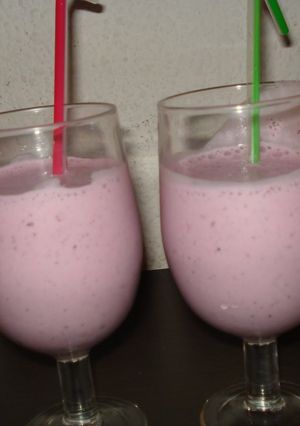 Una foto de Batido de fresas vitaminado