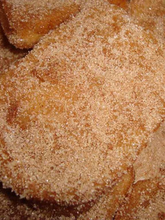 Una foto de Torrijitas de leche con azúcar