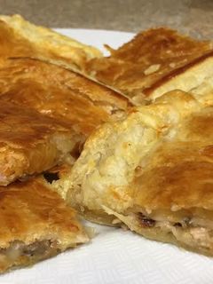 Una foto de Empanada de puerros, champiñones y jamón
