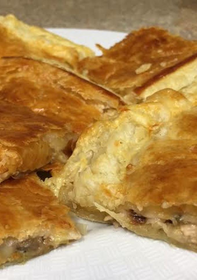 Una foto de Empanada de puerros, champiñones y jamón