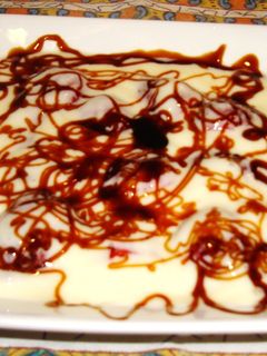 Una foto de Fresas con natillas al caramelo