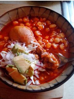 Una foto de Pozole de pollo