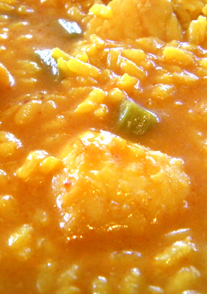 Una foto de Arroz caldoso con rape y tallos de alcachofa