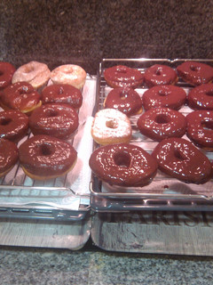 Una foto de Donuts de choco y de azúcar