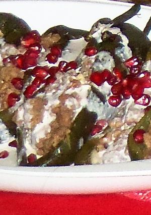 Una foto de Chiles en nogada de familia