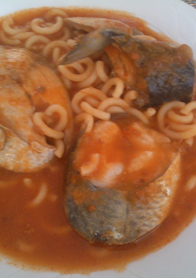 Una foto de Fideo con caballa
