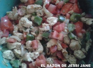 Una foto de Pechuga de Pollo a la Mexicana