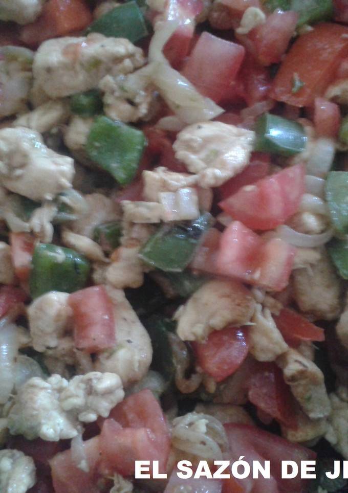 Una foto de Pechuga de Pollo a la Mexicana
