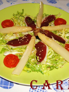 Una foto de Ensalada Montañesa con jamón y sesamo