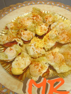 Una foto de Canapés de sobrasada y huevo de codorniz
