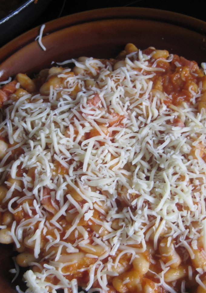 Una foto de Alubias con queso gratinado