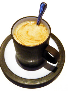 Una foto de Nueces con caramelo a la taza