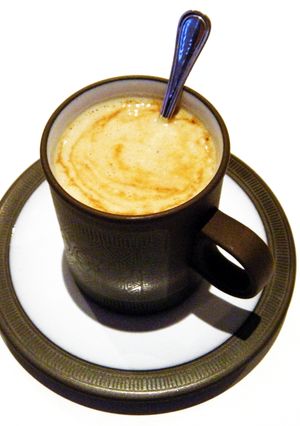 Una foto de Nueces con caramelo a la taza