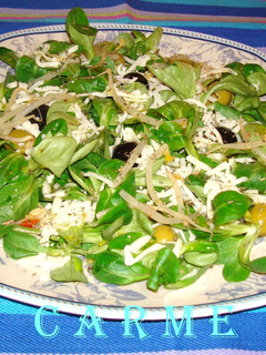 Una foto de Ensalada de verdes y mozarella