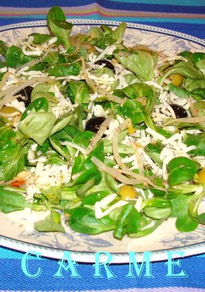 Una foto de Ensalada de verdes y mozarella