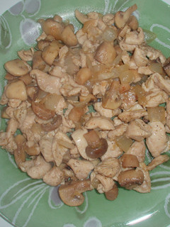 Una foto de Salteado de pollo con champiñones al curry