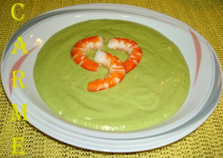 Crema fría de aguacates y langostinos