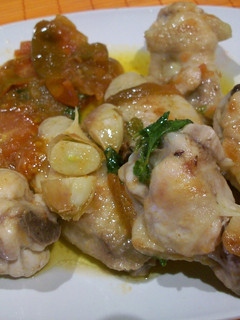 Una foto de Pollo sofrito con tomates de Muchamiel