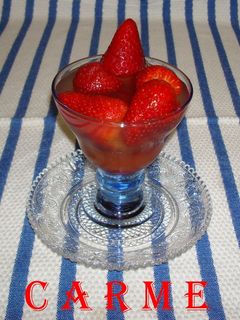 Una foto de Frutas rojas al cava
