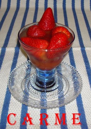Una foto de Frutas rojas al cava