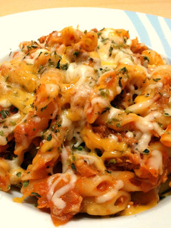 Una foto de Macarrones con atún gratinados