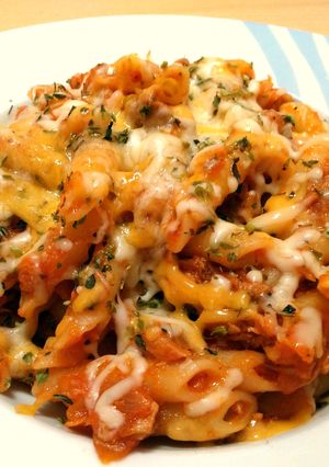 Una foto de Macarrones con atún gratinados