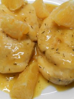 Una foto de Pechuga de pollo en salsa de naranja