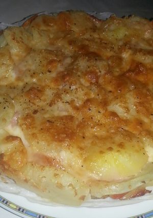 Una foto de Tarta de patatas, jamón y queso