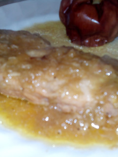 Una foto de Cinta de lomo en salsa de cebolla y manzana