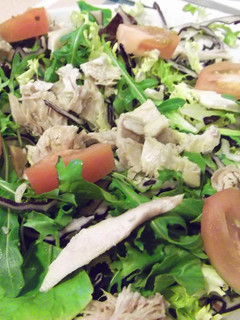 Una foto de Ensalada fresca de pollo